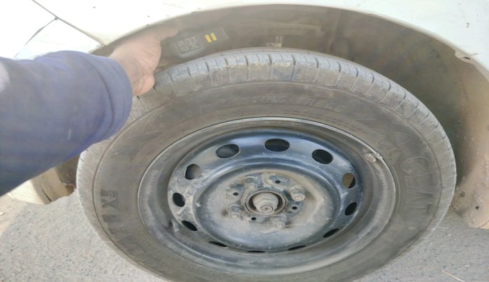 2016 Tata Tiago XT PETROL, Petrol, Manual, 1,18,151 km, tyre