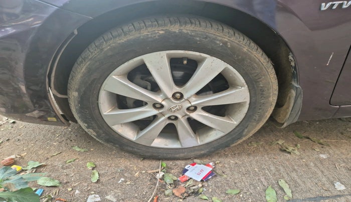 2013 Hyundai Verna FLUIDIC 1.6 VTVT SX AT, Petrol, Automatic, 48,377 km, tyre