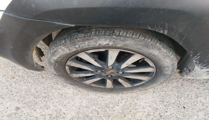 2017 Toyota Etios CROSS 1.4 VD, Diesel, Manual, 1,18,114 km, tyre