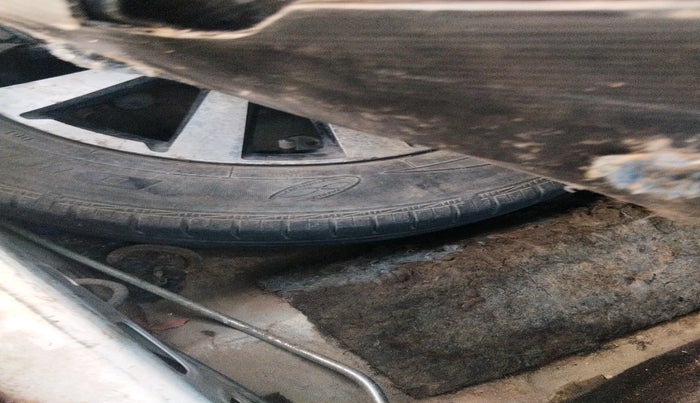 2017 Toyota Etios CROSS 1.4 VD, Diesel, Manual, 1,18,114 km, tyre