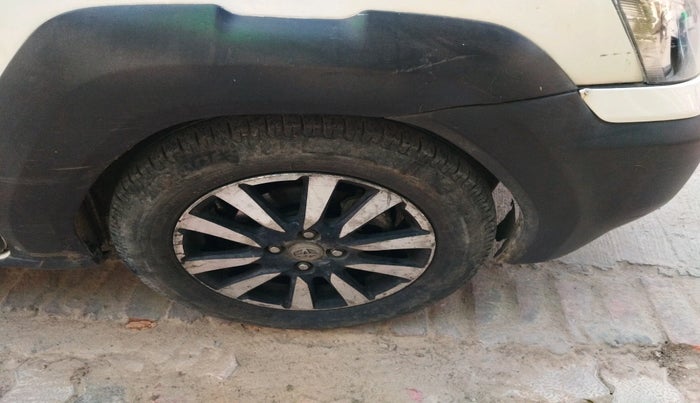 2017 Toyota Etios CROSS 1.4 VD, Diesel, Manual, 1,18,114 km, tyre