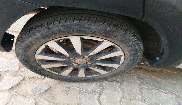 2017 Toyota Etios CROSS 1.4 VD, Diesel, Manual, 1,18,114 km, tyre