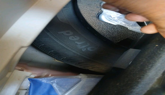 2021 Mahindra XUV300 W8 1.5 DIESEL AMT, Diesel, Automatic, 32,566 km, tyre