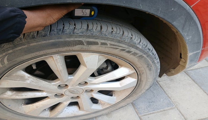 2021 Mahindra XUV300 W8 1.5 DIESEL AMT, Diesel, Automatic, 32,566 km, tyre