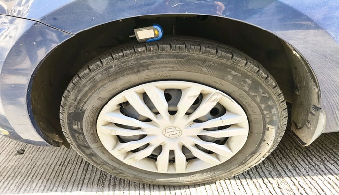 2017 Maruti Dzire VXI, Petrol, Manual, 1,39,860 km, tyre