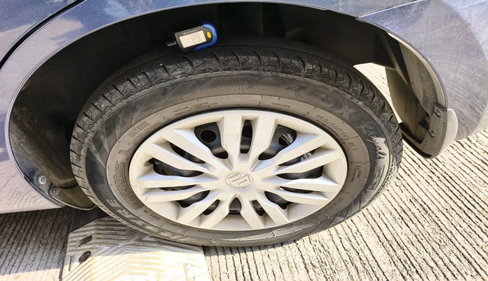 2017 Maruti Dzire VXI, Petrol, Manual, 1,39,860 km, tyre