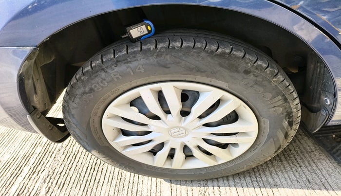 2017 Maruti Dzire VXI, Petrol, Manual, 1,39,860 km, tyre