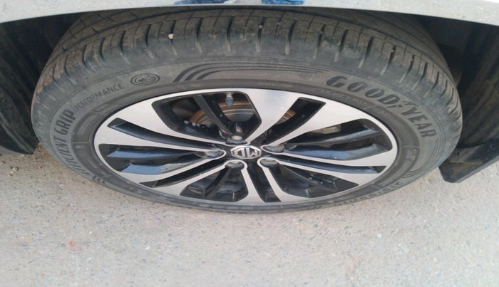 2021 MG HECTOR SHARP 2.0 DIESEL, Diesel, Manual, 37,356 km, tyre