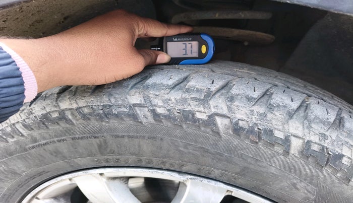 2019 Mahindra XUV500 W9, Diesel, Manual, 1,00,158 km, tyre