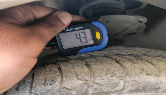 2015 Maruti Celerio VXI AMT, Petrol, Automatic, 88,465 km, tyre