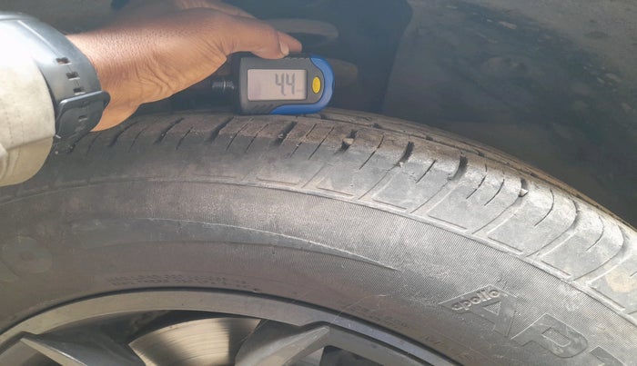 2017 Mahindra XUV500 W6, Diesel, Manual, 82,000 km, tyre