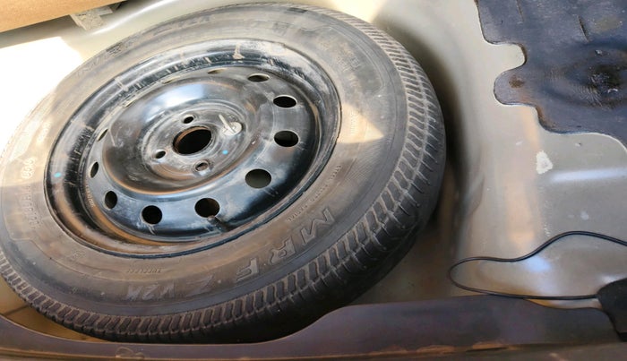 2013 Maruti Swift Dzire VDI, Diesel, Manual, 1,16,802 km, tyre