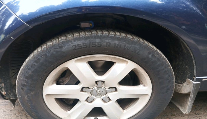 2013 Audi Q7 3.0 TDI QUATTRO, Diesel, Automatic, 1,90,233 km, tyre