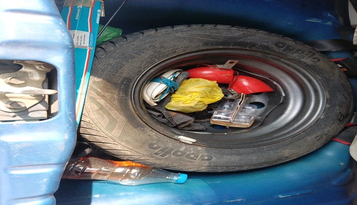 2017 Hyundai Eon ERA +, Petrol, Manual, 25,937 km, tyre