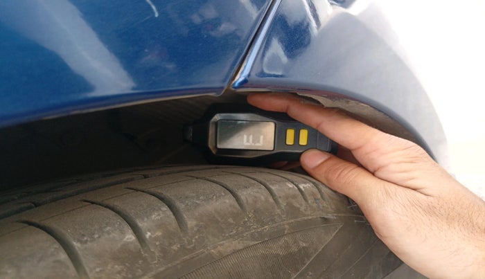 2017 Hyundai Eon ERA +, Petrol, Manual, 25,937 km, tyre