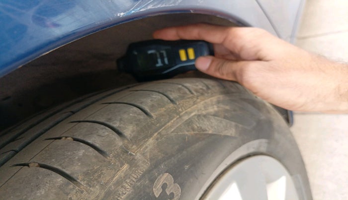 2017 Hyundai Eon ERA +, Petrol, Manual, 25,937 km, tyre