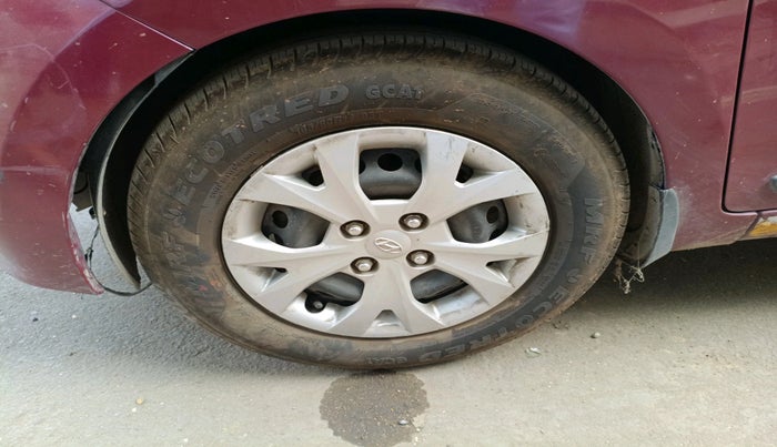 2015 Hyundai Grand i10 SPORTZ 1.1 CRDI, Diesel, Manual, 74,090 km, tyre