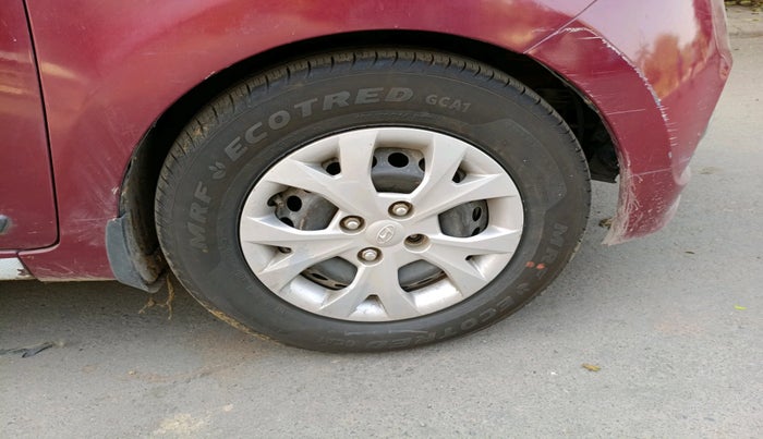 2015 Hyundai Grand i10 SPORTZ 1.1 CRDI, Diesel, Manual, 74,090 km, tyre