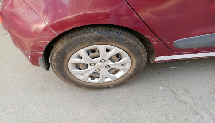 2015 Hyundai Grand i10 SPORTZ 1.1 CRDI, Diesel, Manual, 74,090 km, tyre