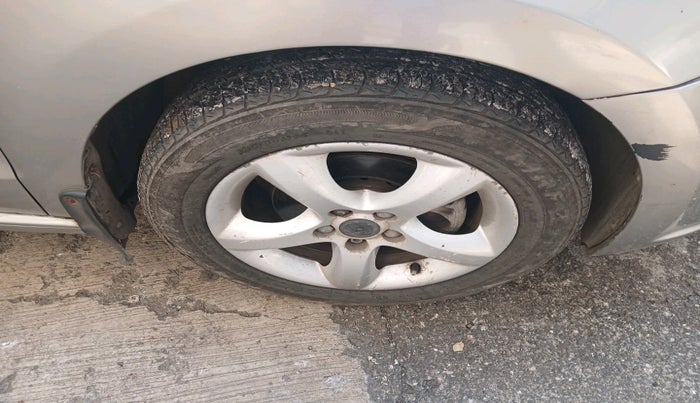 2014 Skoda Rapid AMBITION 1.6 MPI MT PLUS, Petrol, Manual, 82,230 km, tyre