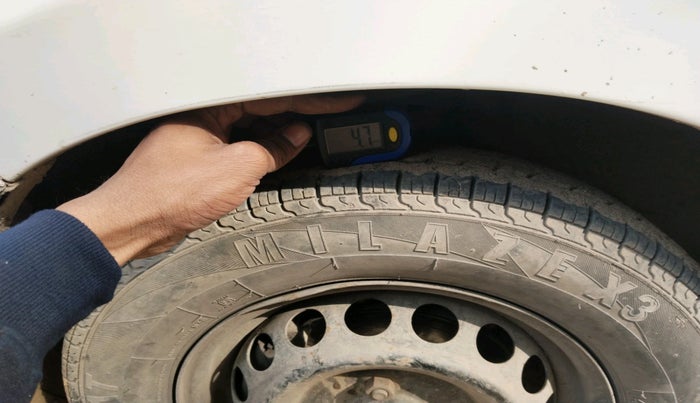 2013 Maruti Alto 800 LXI, Petrol, Manual, 1,24,203 km, tyre