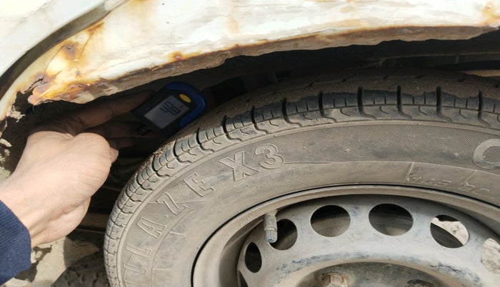 2013 Maruti Alto 800 LXI, Petrol, Manual, 1,24,203 km, tyre