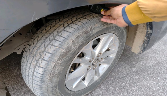 2019 Toyota Innova Crysta 2.4 VX 7 STR, Diesel, Manual, 63,306 km, tyre