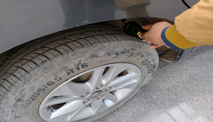 2019 Toyota Innova Crysta 2.4 VX 7 STR, Diesel, Manual, 63,306 km, tyre