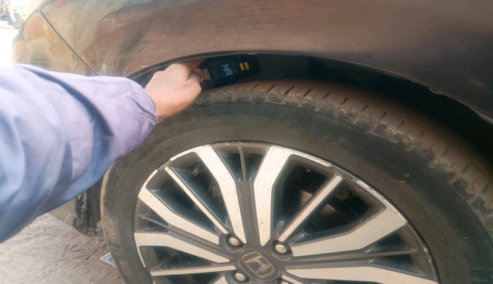 2017 Honda City 1.5L I-VTEC V MT, Petrol, Manual, 1,05,873 km, tyre