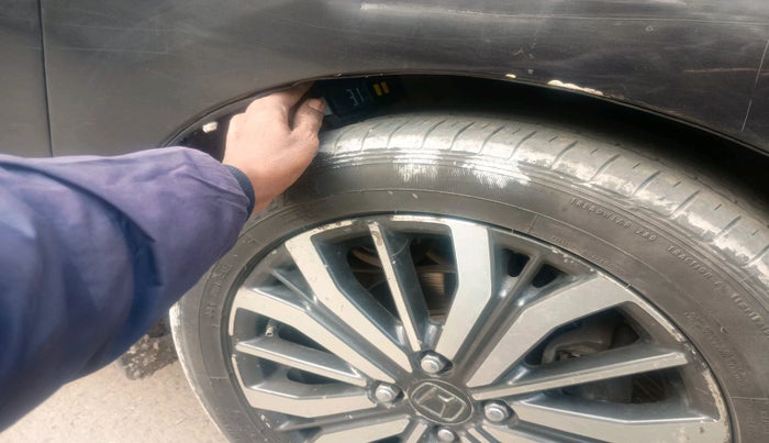 2017 Honda City 1.5L I-VTEC V MT, Petrol, Manual, 1,05,873 km, tyre