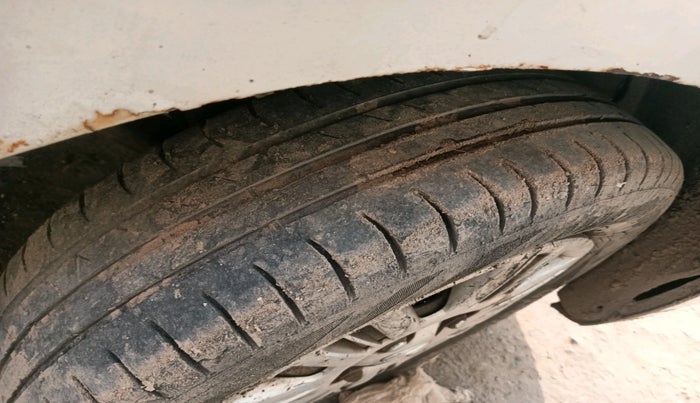 2013 Hyundai Santro Xing GL (CNG), Petrol, Manual, 98,917 km, tyre