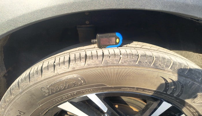 2024 Mahindra XUV700 MX Petrol MT 7 STR, Petrol, Manual, 36,321 km, tyre