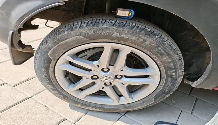 2020 Renault TRIBER RXZ, Petrol, Manual, 27,104 km, tyre