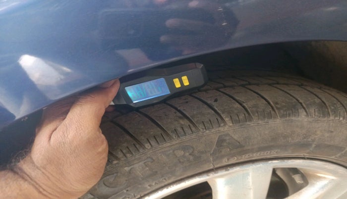 2012 Volkswagen Vento COMFORTLINE DIESEL 1.6, Diesel, Manual, 1,29,267 km, tyre