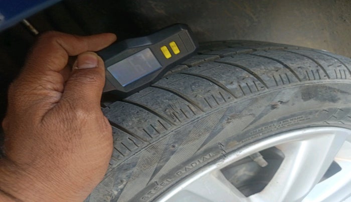 2012 Volkswagen Vento COMFORTLINE DIESEL 1.6, Diesel, Manual, 1,29,267 km, tyre