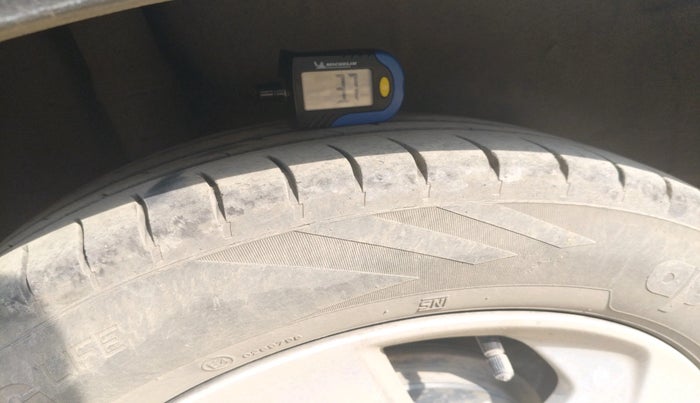 2015 Honda City 1.5L I-VTEC V MT, Petrol, Manual, 1,00,255 km, tyre