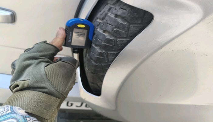 2017 Mahindra TUV300 T8, Diesel, Manual, 1,54,734 km, tyre