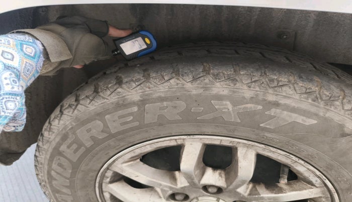 2017 Mahindra TUV300 T8, Diesel, Manual, 1,54,734 km, tyre