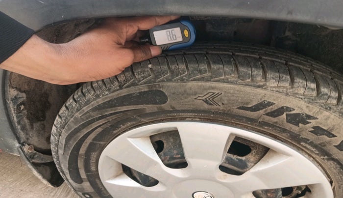 2015 Renault Kwid RXT 0.8 (O), Petrol, Manual, 37,484 km, tyre