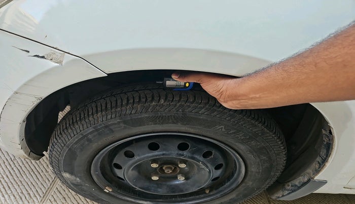 2012 Maruti Swift VXI, Petrol, Manual, 48,120 km, tyre