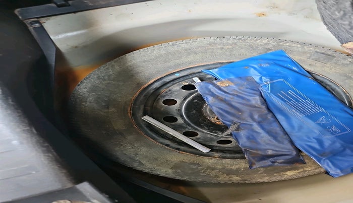 2012 Maruti Swift VXI, Petrol, Manual, 48,120 km, tyre