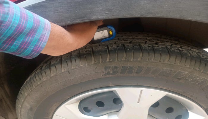 2021 Mahindra XUV300 W6 1.2 PETROL AMT, Petrol, Automatic, 67,534 km, tyre