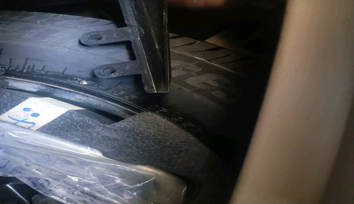 2021 Mahindra XUV300 W6 1.2 PETROL AMT, Petrol, Automatic, 67,534 km, tyre