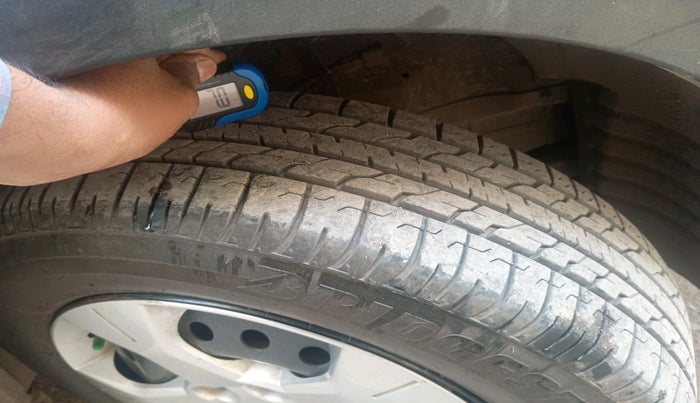 2021 Mahindra XUV300 W6 1.2 PETROL AMT, Petrol, Automatic, 67,534 km, tyre