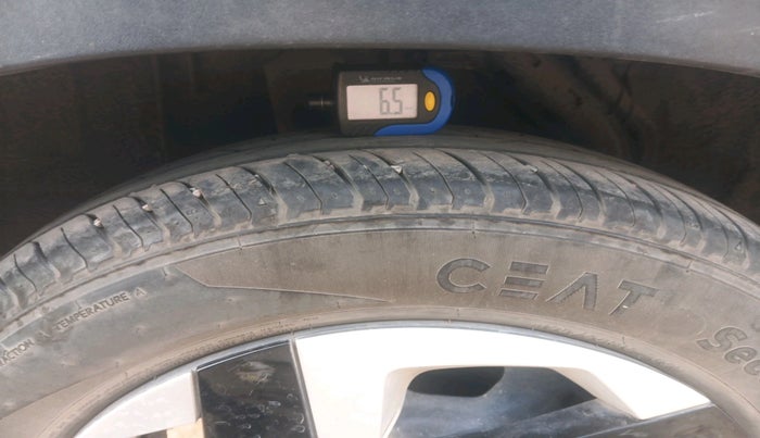 2024 Nissan MAGNITE XL AMT EZ Shift, Petrol, Automatic, 14,440 km, tyre