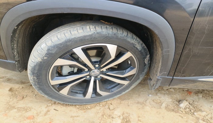 2023 MG HECTOR SHARP PRO 1.5 PETROL TURBO CVT PETROL, Petrol, Automatic, 30,780 km, tyre