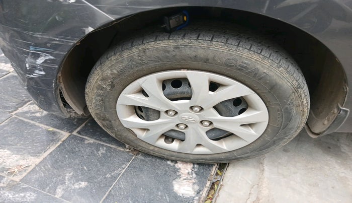 2016 Hyundai Grand i10 MAGNA AT 1.2 KAPPA VTVT, Petrol, Automatic, 33,638 km, tyre