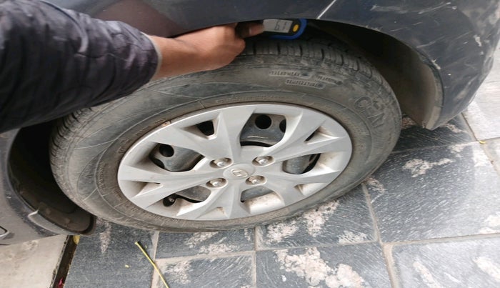 2016 Hyundai Grand i10 MAGNA AT 1.2 KAPPA VTVT, Petrol, Automatic, 33,638 km, tyre