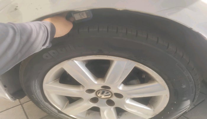 2011 Volkswagen Polo HIGHLINE1.2L, Petrol, Manual, 1,23,116 km, tyre