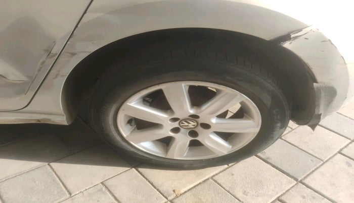 2011 Volkswagen Polo HIGHLINE1.2L, Petrol, Manual, 1,23,116 km, tyre